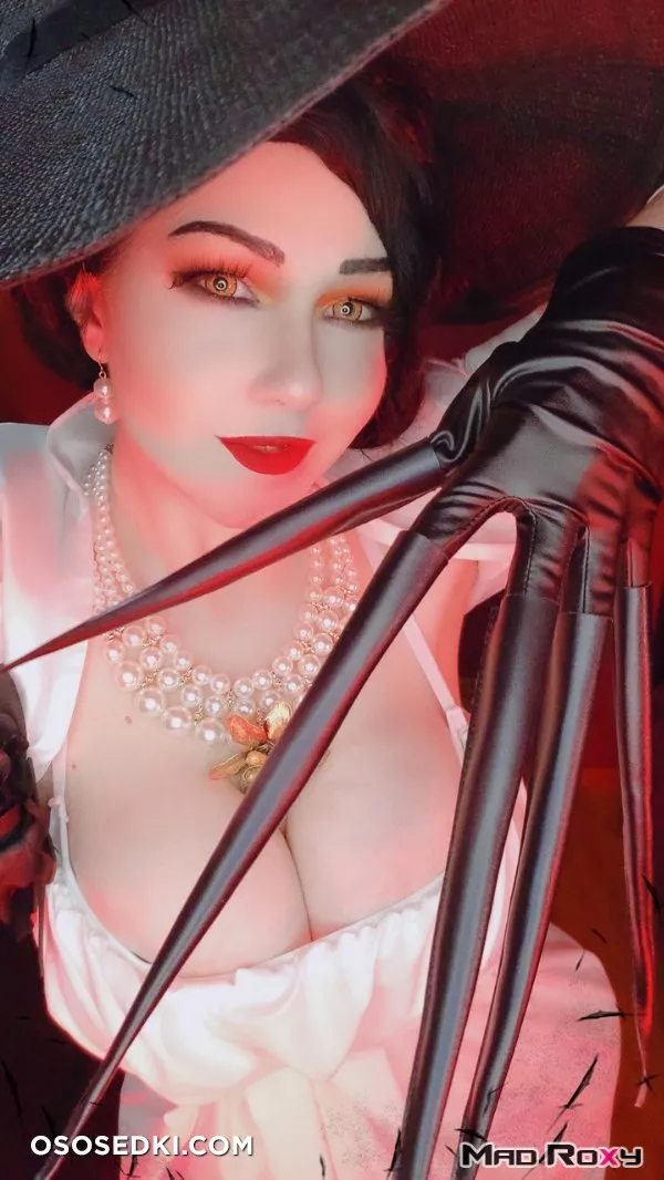 Mad Roxy - Lady Dimitrescu - 10
