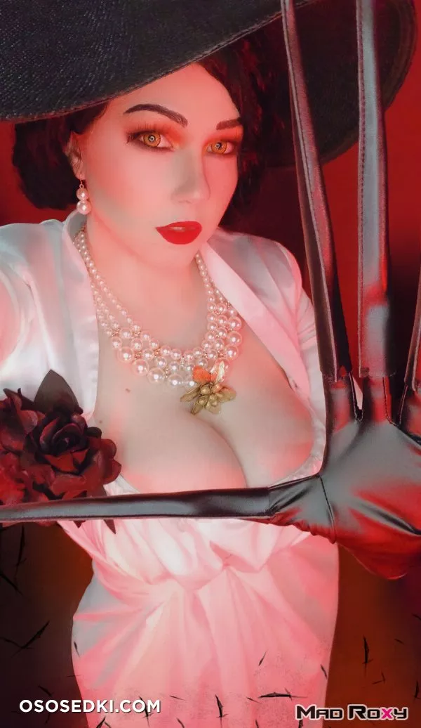 Mad Roxy - Lady Dimitrescu - 11