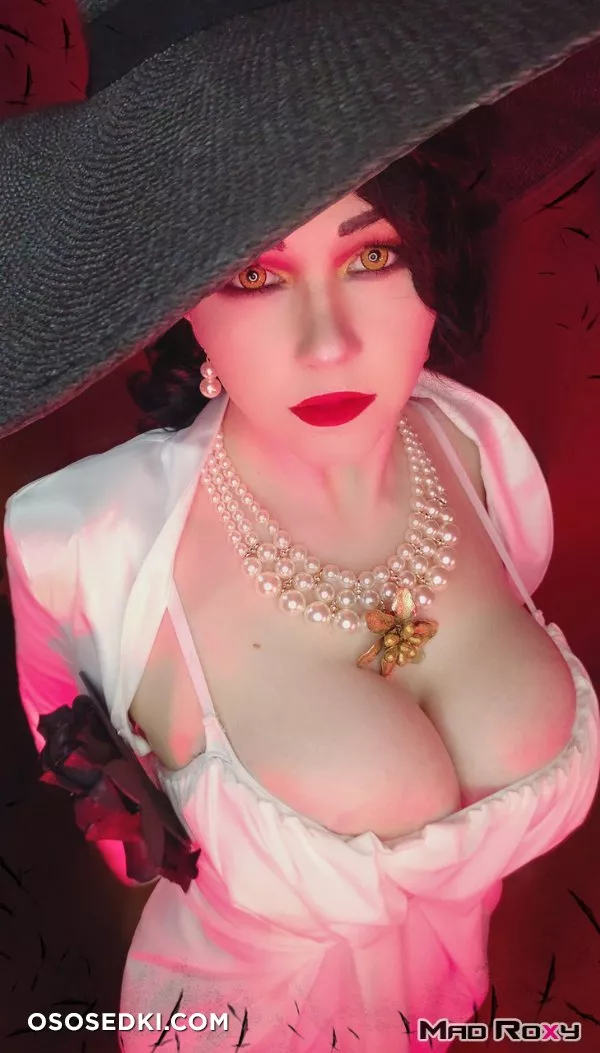 Mad Roxy - Lady Dimitrescu - 2