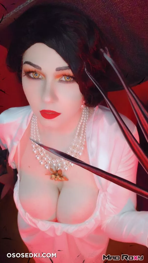 Mad Roxy - Lady Dimitrescu - 6