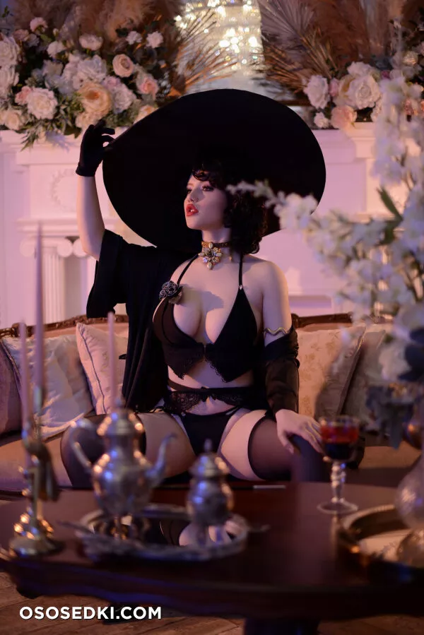 Lada Lyumos - Alcina Dimitrescu - 12
