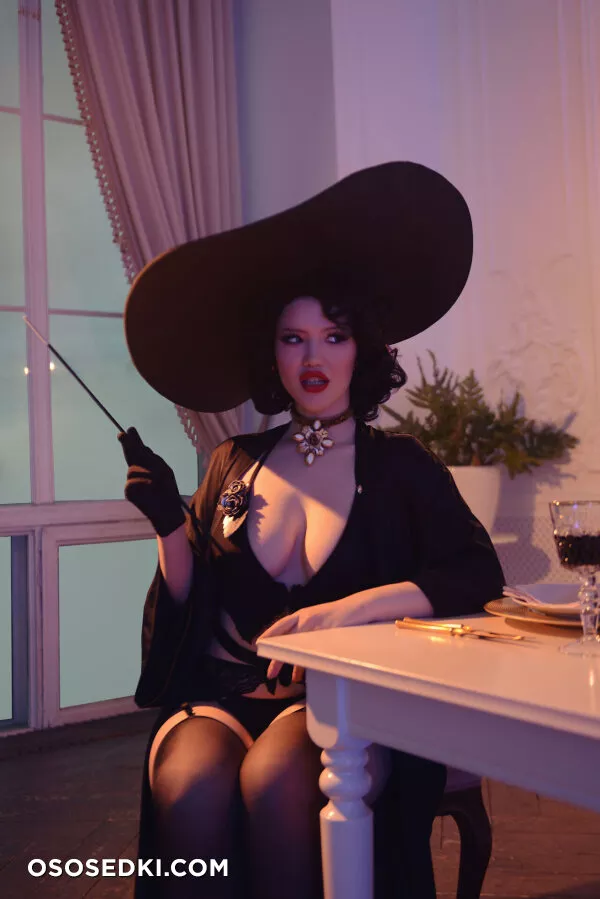 Lada Lyumos - Alcina Dimitrescu - 2