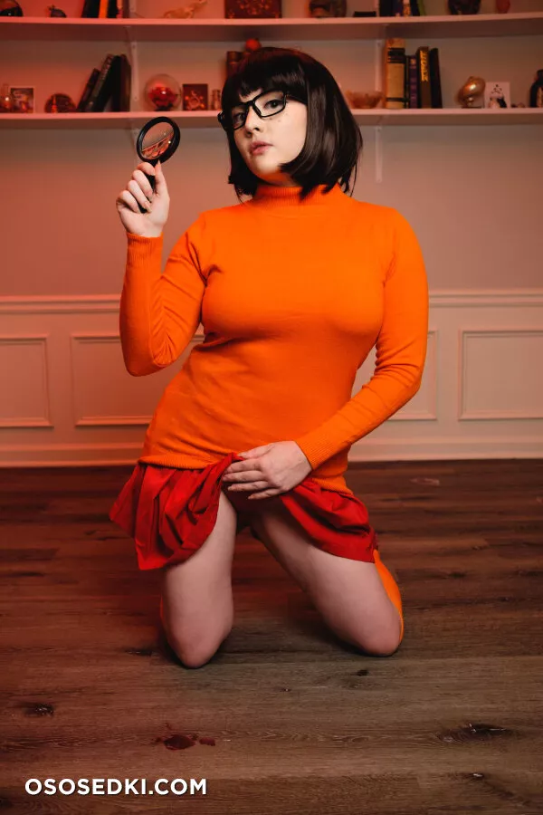 Foxy Cosplay - Velma Dinkley - Scooby-doo - 11