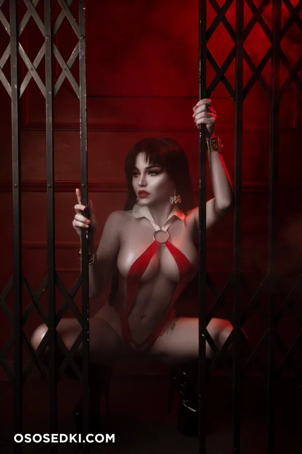 Kalinka Fox | Christina Fink - Vampirella - 11