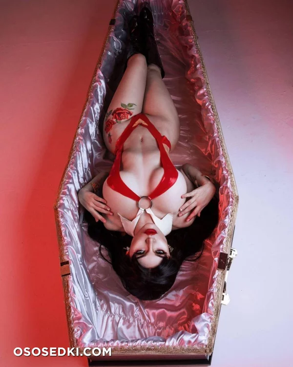 Kalinka Fox | Christina Fink - Vampirella - 26