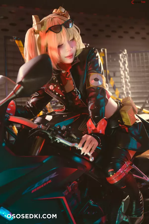 Umeko J cosplay Burnice White - Zenless Zone Zero - 12