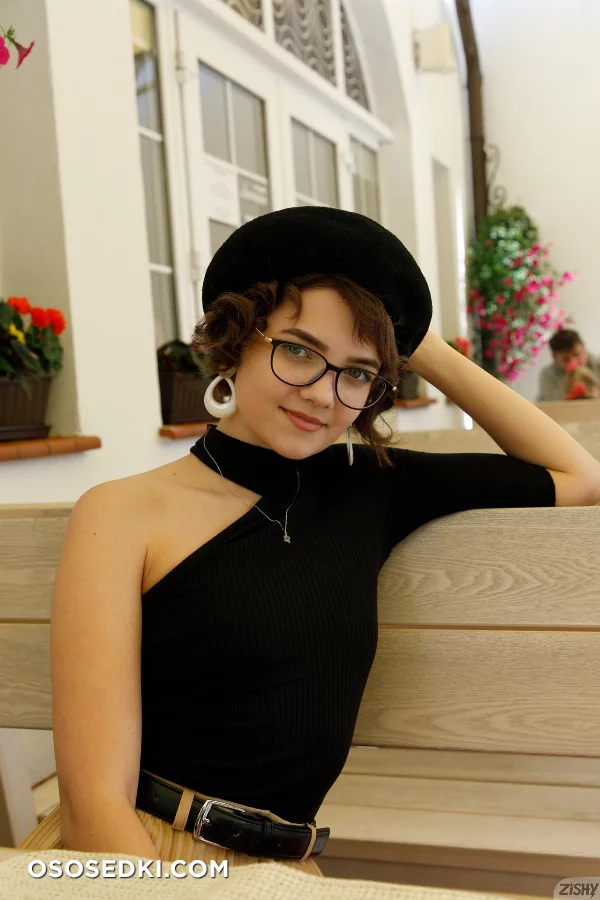 Victoria Minina Cafe Society 1 - 29