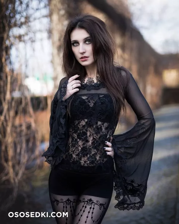 Scarlet - 16