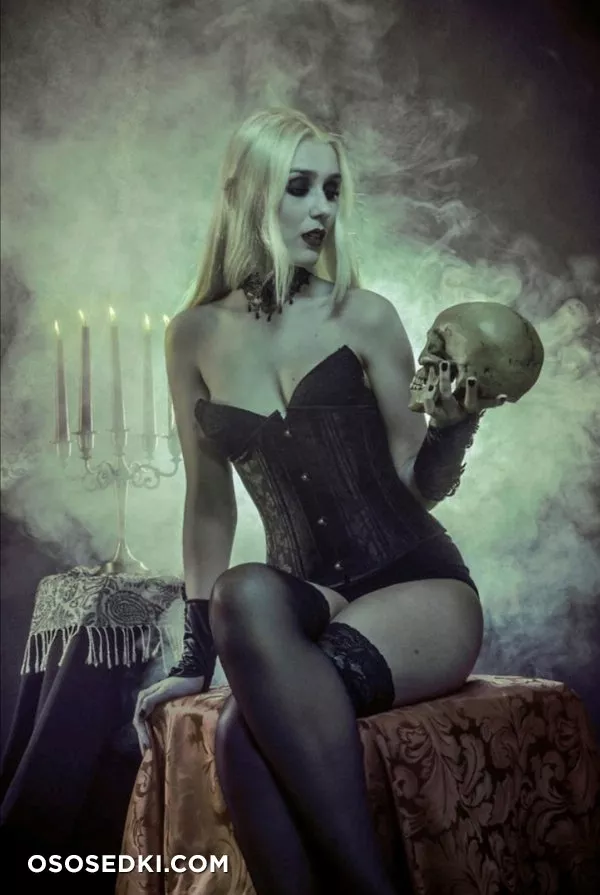 Beautiful Women from the Dark Side - 17
