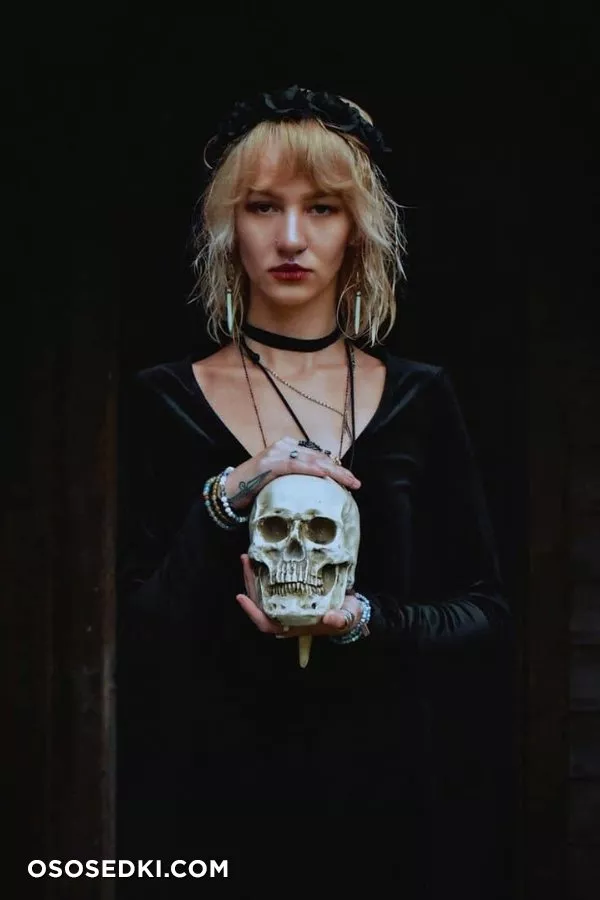 Beautiful Women from the Dark Side - 22