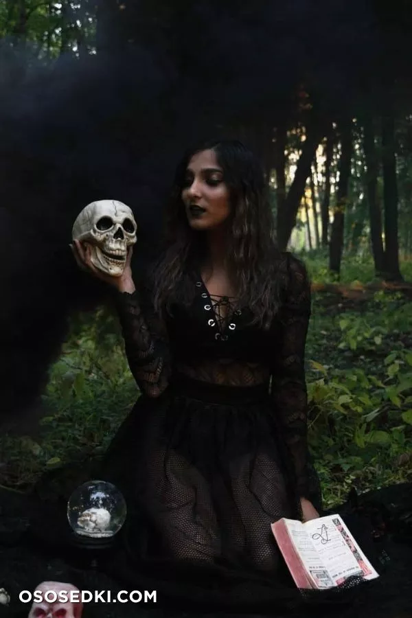 Beautiful Women from the Dark Side - 25