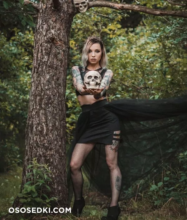 Beautiful Women from the Dark Side - 35