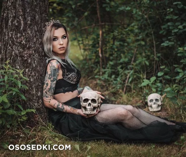 Beautiful Women from the Dark Side - 36