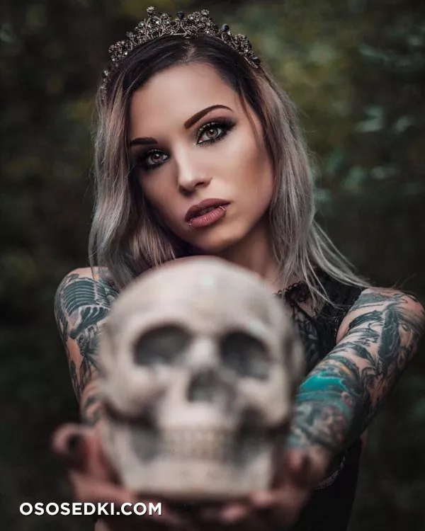 Beautiful Women from the Dark Side - 38