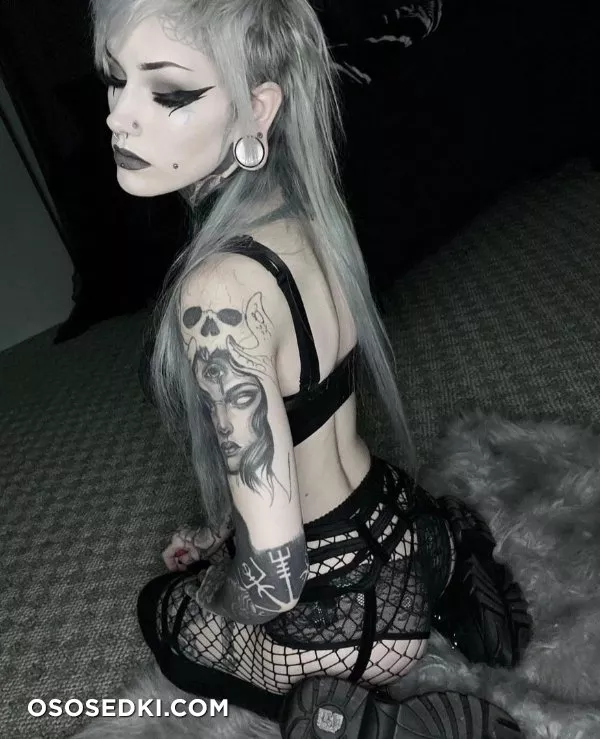 Beautiful Women from the Dark Side - 95
