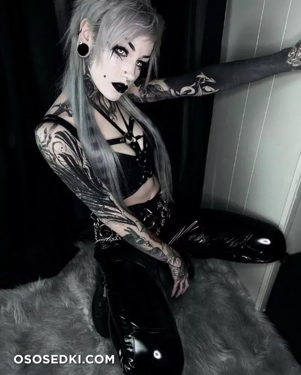 Beautiful Women from the Dark Side - 98