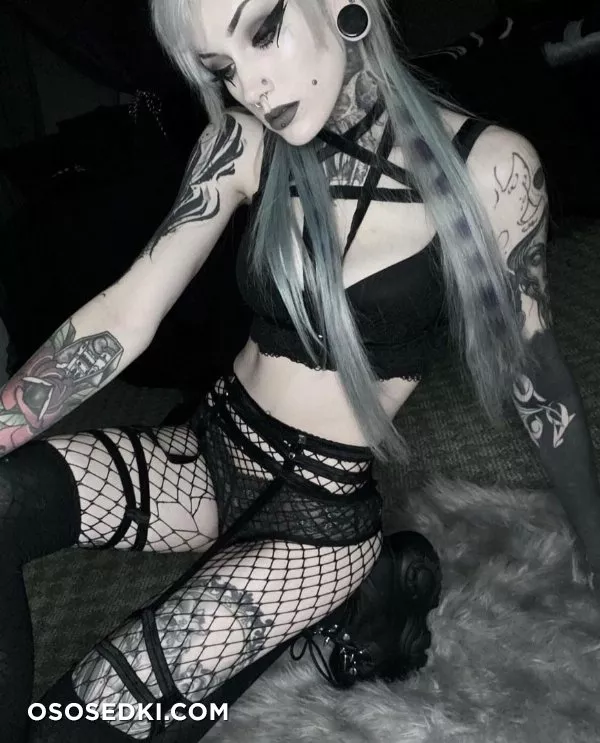 Beautiful Women from the Dark Side - 101