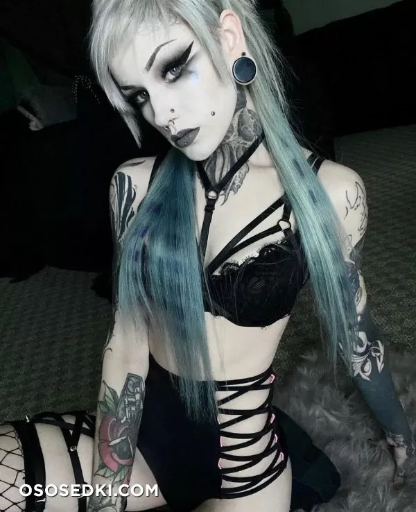 Beautiful Women from the Dark Side - 102
