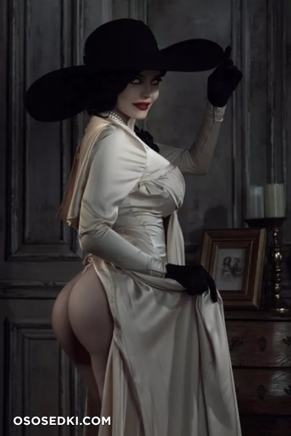 Kalinka Fox - Alcina Dimitrescu - 7