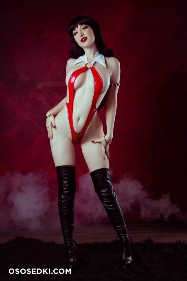 Ashlynne Dae | Vampirella - 15