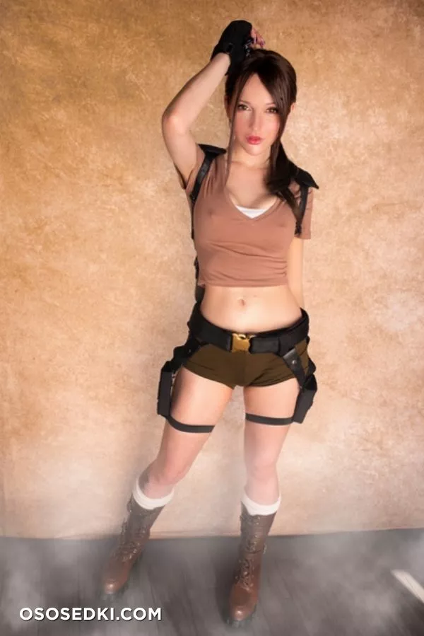 Lara Croft (Topless) - 6