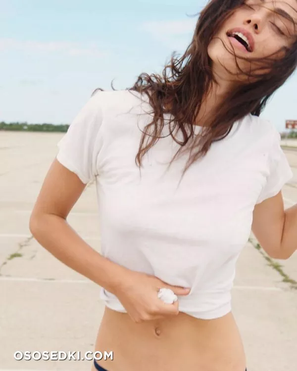Фиби Тонкин голая - фото Phoebe Tonkin - 11