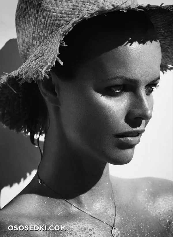 Ева Герцигова (Eva Herzigova) голая - 9