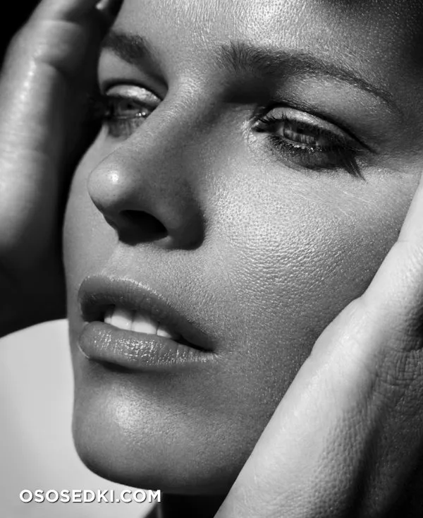 Ева Герцигова (Eva Herzigova) голая - 14