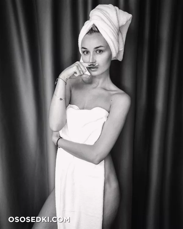 Голая Полина Гагарина - фото в бикини, Maxim, Instagram - 1