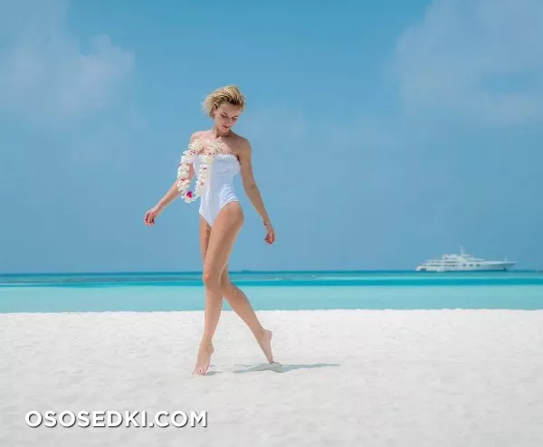 Голая Полина Гагарина - фото в бикини, Maxim, Instagram - 20