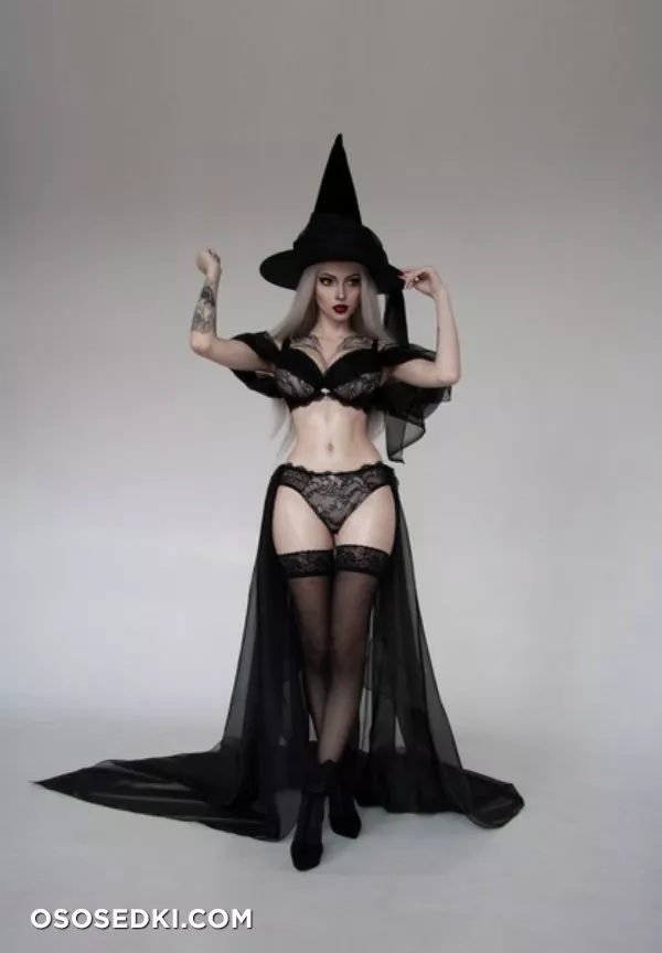 Xenon - Halloween Witch - 12