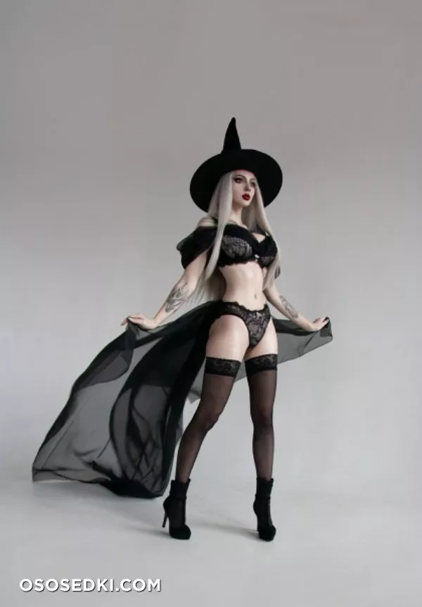 Xenon - Halloween Witch - 23