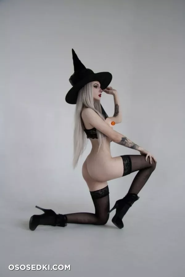 Xenon - Halloween Witch - 37
